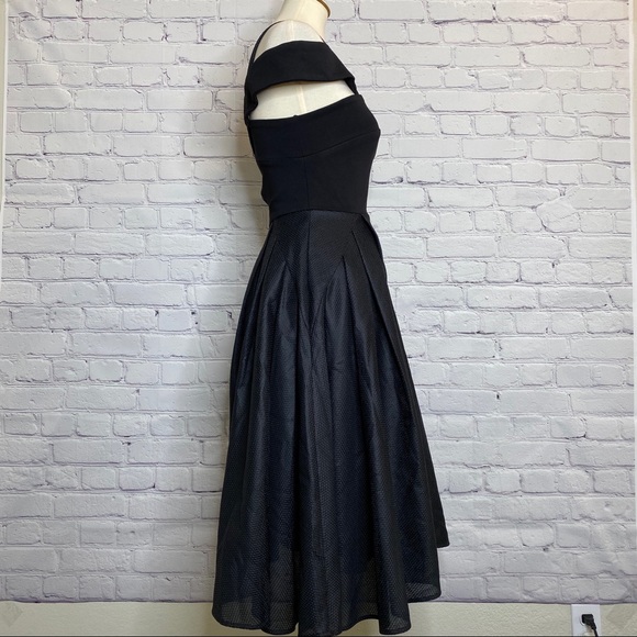 Elliatt Verve Cold Shoulder Dress NWOT - Picture 7 of 8